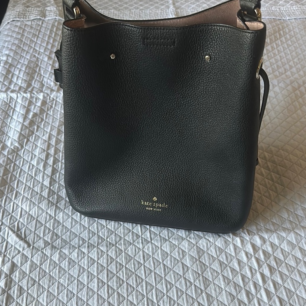 Kate Spade Black Leather Shoulder Bag with Sophisticated Design